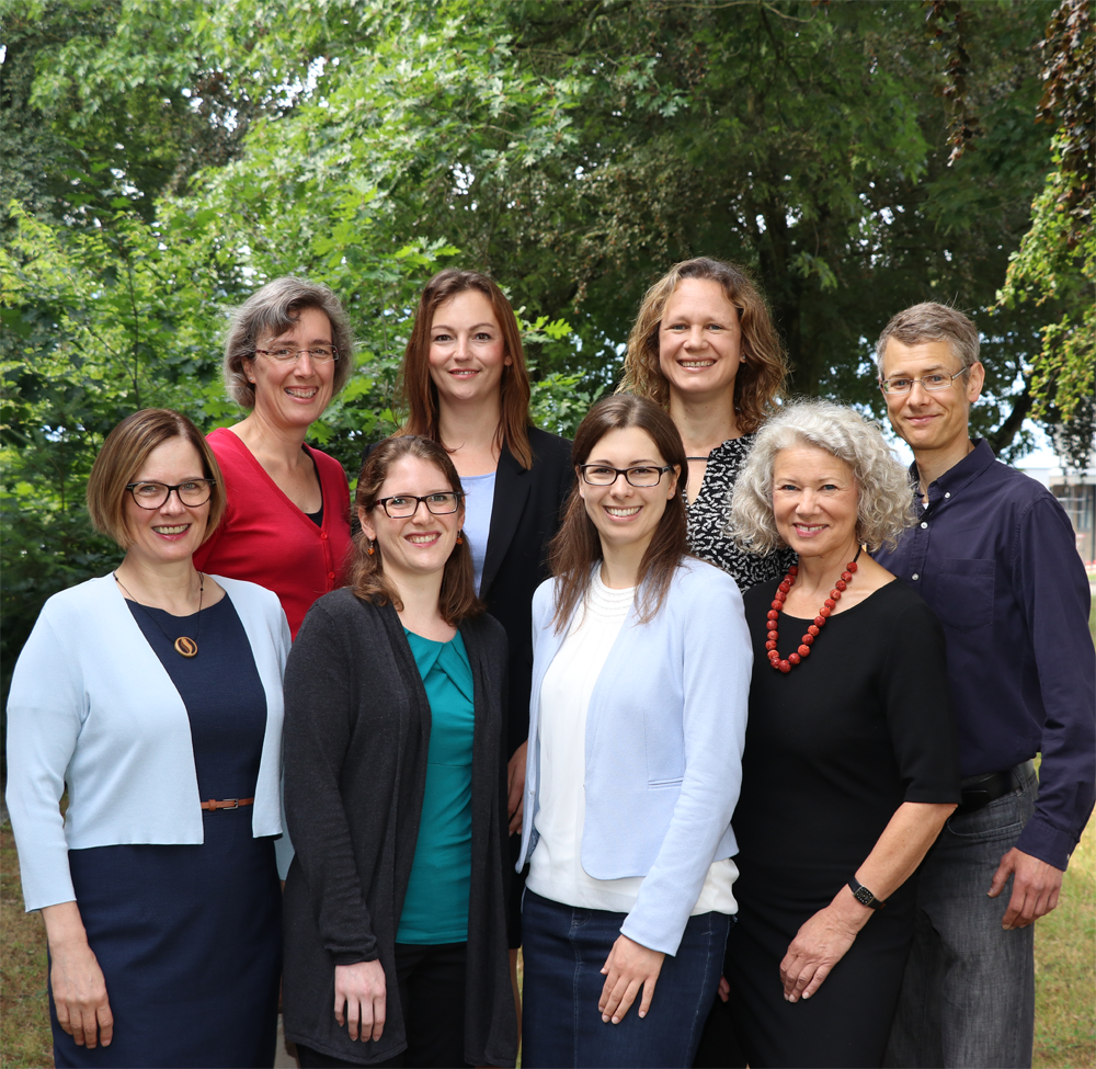 FIZ Search Service Team – from left to right: Monika Stepke, Lisa Nied, Britta Scheithauer, Thomas Stengel, Renate Hedderich, Christine Hansen, Miriam Kuhlmann, Annette Roth ""